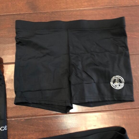 Black sports shorts - Picture 8 of 10